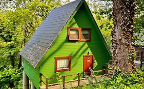Oak Tree Lodge - A Romantic Getaway- Finlake Resort & Spa - Devon